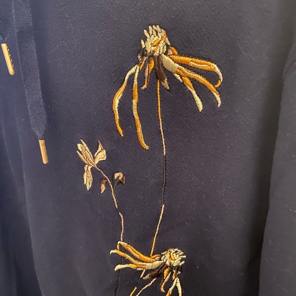 Aritzia Little Moon embroidery hoodie - Picture 4 of 8